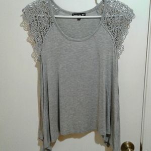 🌺 Like New Double Zero Gray Embroidered Lace Top